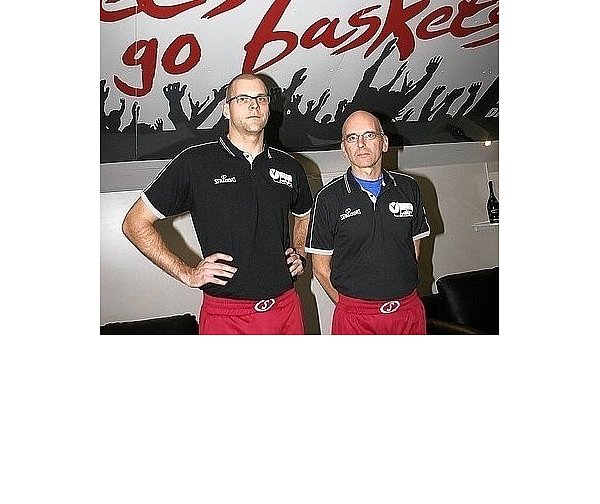 Martin Krüger (r.) und Uli Naechster sind das neue Trainerteam des Basketball-Zweitligisten Finke Baskets Paderborn. - © FOTO: JOCHEM SCHULZE