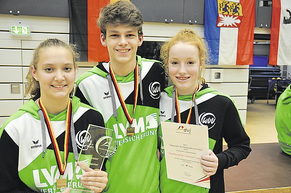 Überzeugen: Xenia Surkov, Finn von Soldenhoff und Freya Rensing (alle VoR Paderborn) hinterließen beim Turnier in Schwerin einen hervorragenden Eindruck. - © Finke
