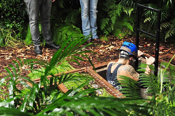 Ab in den Kanal: Marc Terenzi stellt sich seiner gefühlt 100. Dschungelprüfung. - © RTL/Stefan Menne