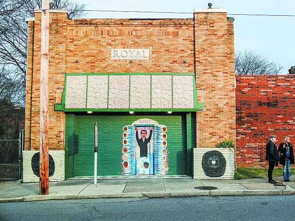 Magischer Ort: Die Royal Studios in Memphis. Das Fassadenbild mit Konterfei des Studiogründers Willie Mitchell schuf der Künstler Lamar Sorrento - © Thomas Klingebiel