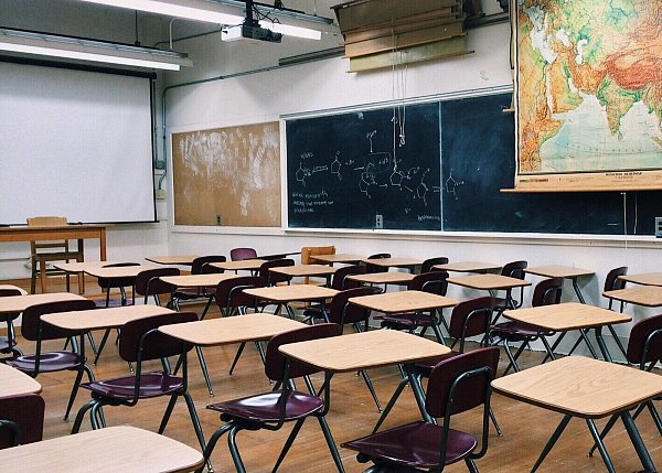 Die Serie "13 Reasons Why" wiederholt mit den Jugendlichen Charakteren Klischees aus der Highschool. - © Symbolfoto: Pixabay