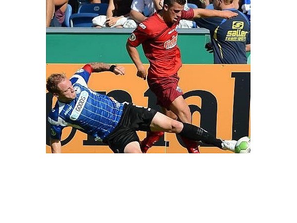 Diego Demme (oben), hier im Duell mit Bielefelds Thomas Hübener, steht in Sandhausen in der Startelf. - © Foto: Marc Köppelmann