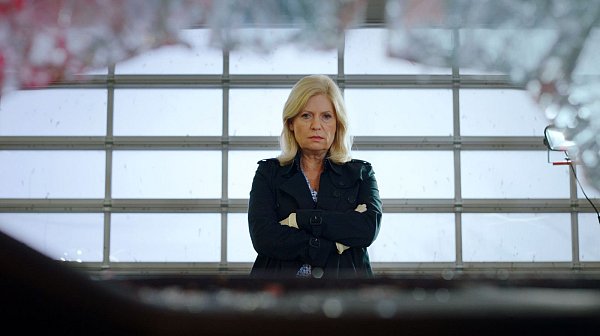 Im Tatort "Nachtsicht" werden Menschen grausam mit dem Auto getötet. Kein leichter Fall für Hauptkommissarin Inga Lürsen (Sabine Postel). - © Radio Bremen