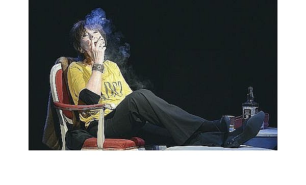 Therese Berger spielt die "Rosel" begeisternd - © Kultur