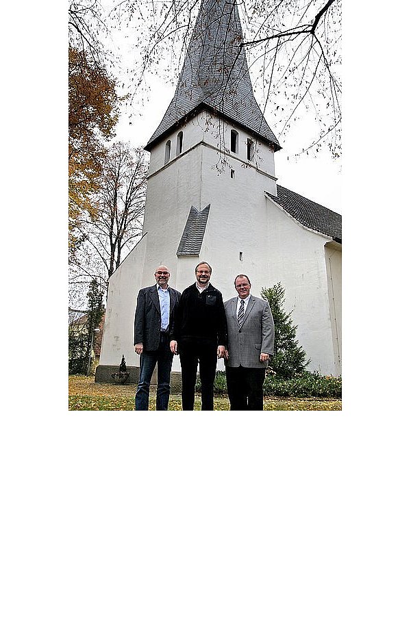 Uwe Stintmann (Wittel), Eckhard Teismann (Mahnen) und Harald Ludewig (Gohfeld; v. l.) werden auch weiterhin an ihren alten Standorten arbeiten. - © FOTO: DIRK WINDMÖLLER
