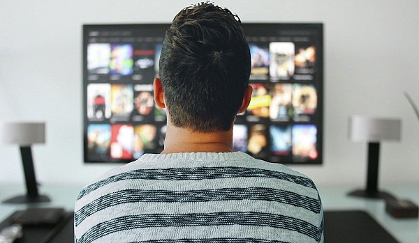 Netflix hat für die Serie "Tote Mädchen lügen nicht" ein Mindestalter von 16 Jahren angesetzt. - © Symbolbild: Pixabay