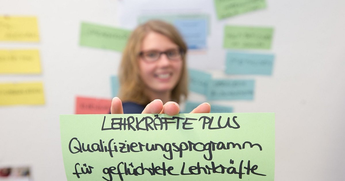 Universität Bielefeld bildet Flüchtlinge als Vertretungslehrer aus nw.de
