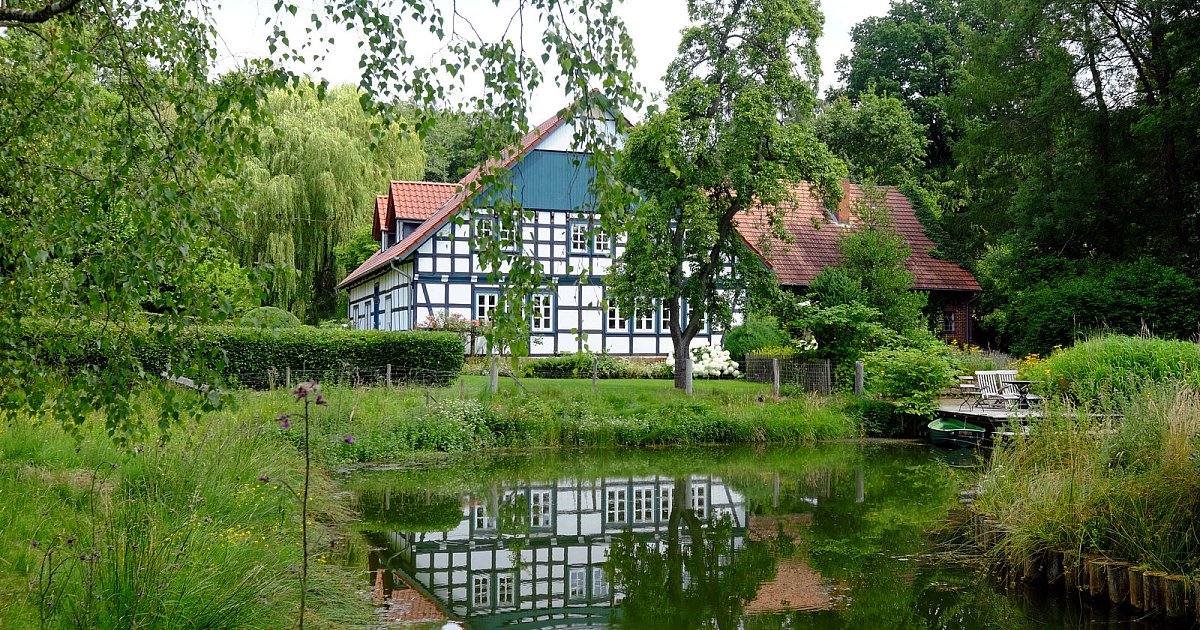 So wohnt Bad Oeynhausen: Ein schwarz-weißes Schmuckstück im Grünen | nw.de