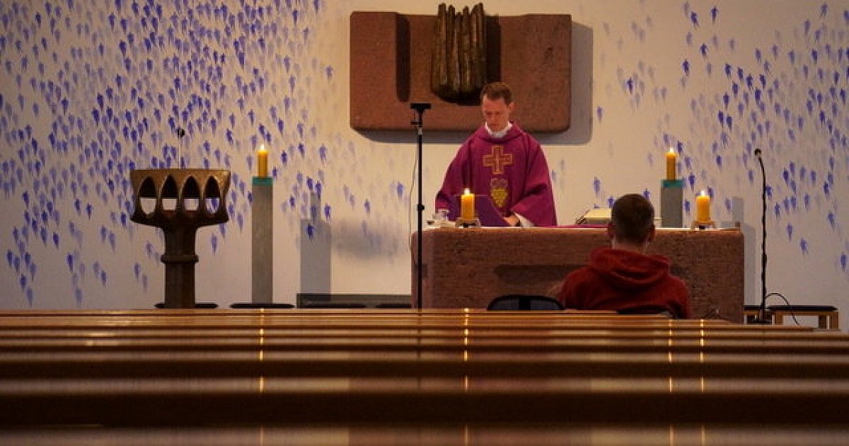 Wie ein Vikar die erste Heilige Messe im Livestream erlebt nw.de