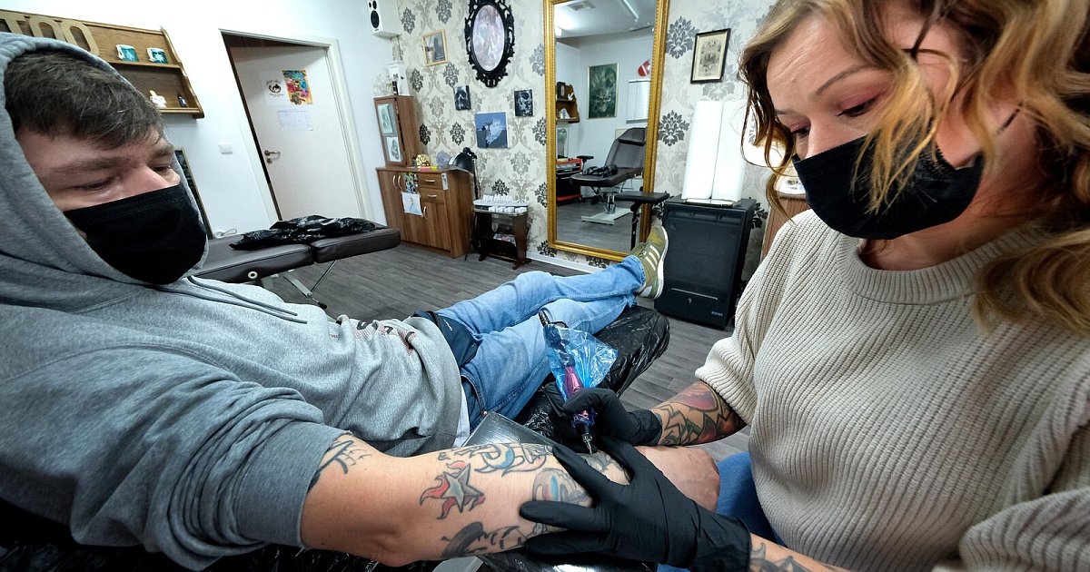Soon No More Colorful Tattoos Two Tattoo Artists From Gutersloh See Black Archyworldys