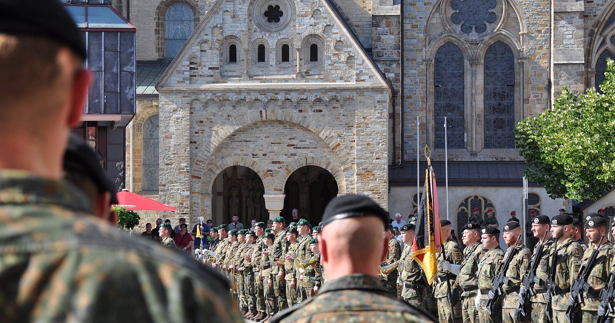 Panzerbataillon wird in Paderborn zu Nato-Einsatz verabschiedet | nw.de