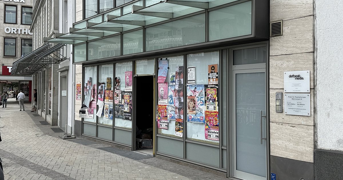 -Loco-Chicken-kommt-an-den-Bielefelder-Jahnplatz-und-zur-Er-ffnung-ein-Rap-Star