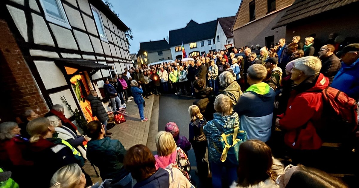 Attacke-auf-Haus-von-j-discher-Familie-Dorf-im-Kreis-Paderborn-zeigt-Flagge-gegen-Antisemitismus