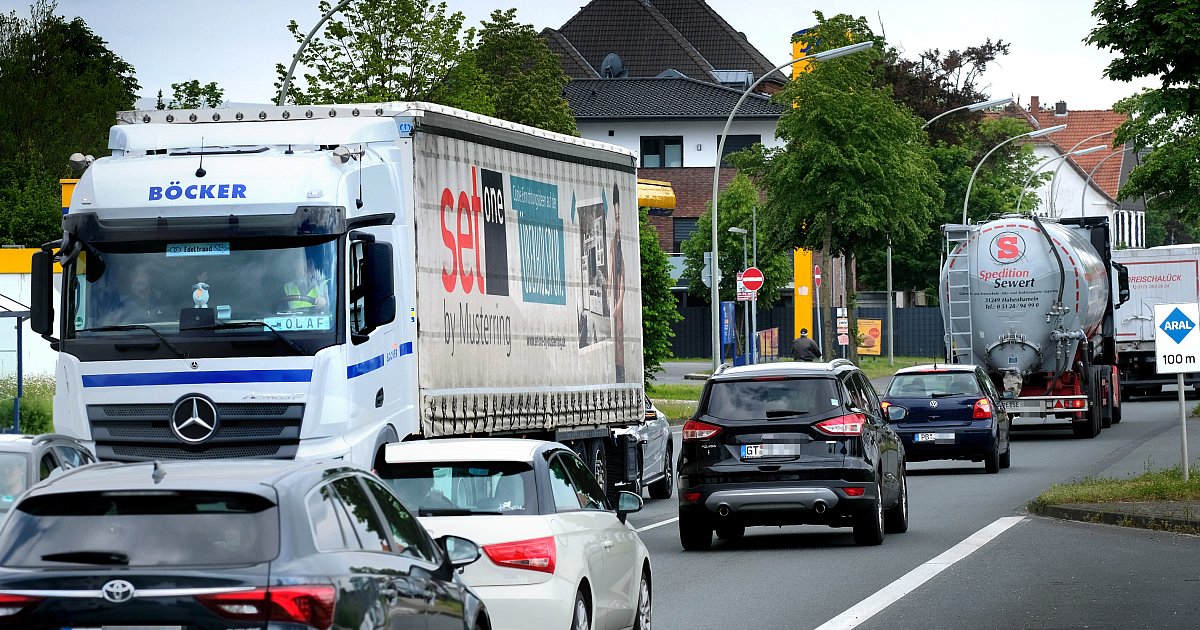 Stra-enbau-Offensive-in-OWL-scheitert-an-langsamer-Planung