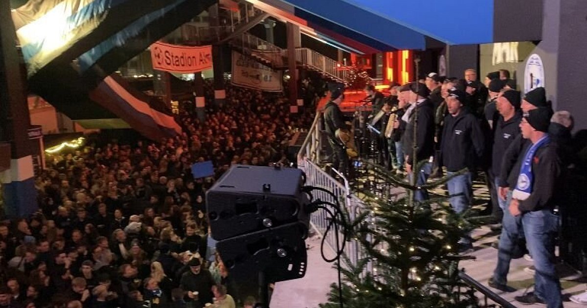 Almauftrieb-beim-Weihnachtsmarkt-an-der-Bielefelder-Sch-co-Arena