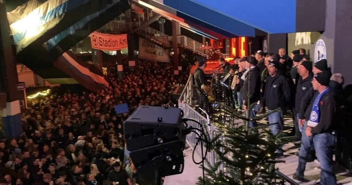 Almauftrieb-beim-Weihnachtsmarkt-an-der-Bielefelder-Sch-co-Arena
