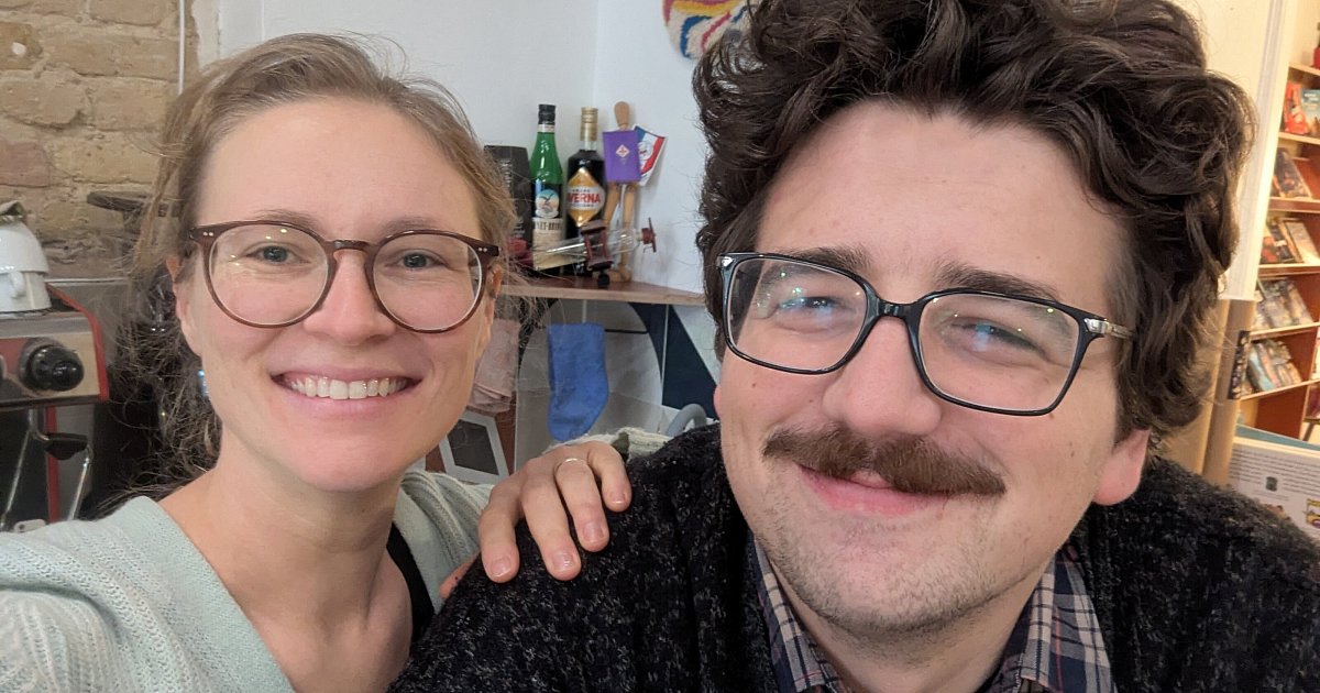 Frau-aus-dem-Kreis-G-tersloh-startet-mit-Caf-Buchladen-Frau-Polda-durch