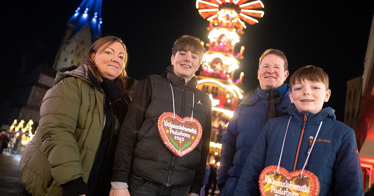 Paderborner-Weihnachtsmarkt-startet-bei-bestem-Wetter