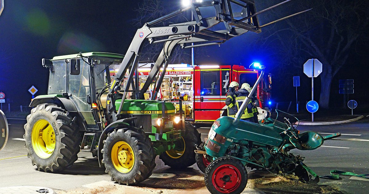 71-Jahre-alter-Oldtimer-Schlepper-bei-Unfall-in-Salzkotten-in-zwei-Teile-zerrissen
