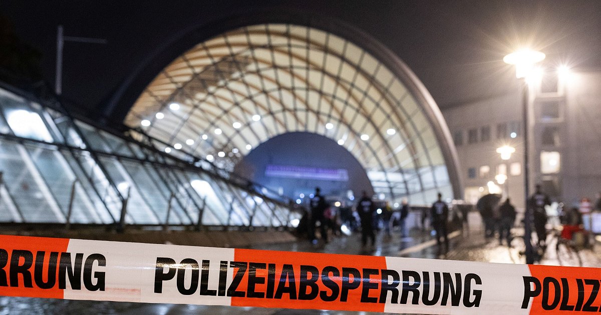 Lebensgef-hrlicher-Messerangriff-auf-Bielefelder-Streitschlichter-am-Hauptbahnhof