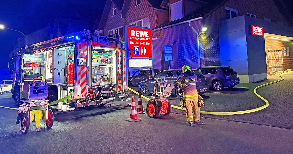 Brand-im-Treppenhaus-Mehrparteienhaus-in-Paderborn-evakuiert
