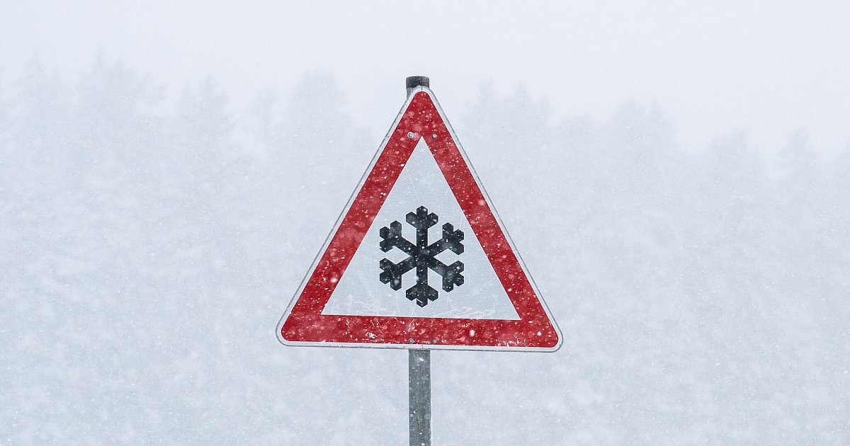 Schnee-und-Glatteis-Stra-en-k-nnen-spiegelglatt-werden