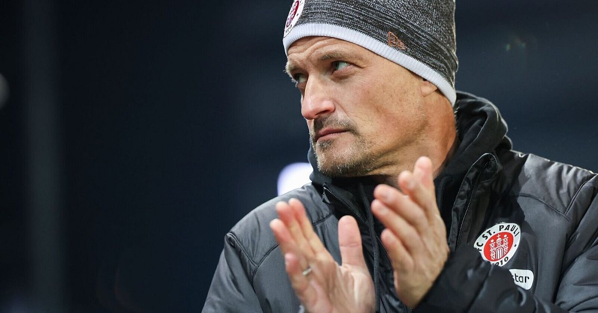 St-Pauli-h-lt-nach-Niederlagenserie-an-Trainer-Blessin-fest