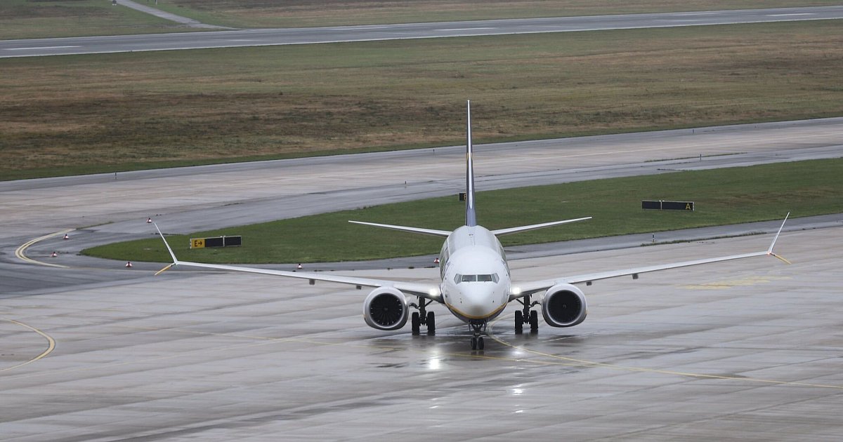 Blitzeis-legt-Flugbetrieb-in-K-ln-Bonn-f-r-45-Minuten-lahm