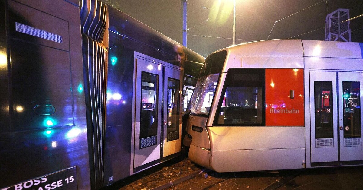Stra-enbahn-in-D-sseldorf-entgleist-13-Verletzte