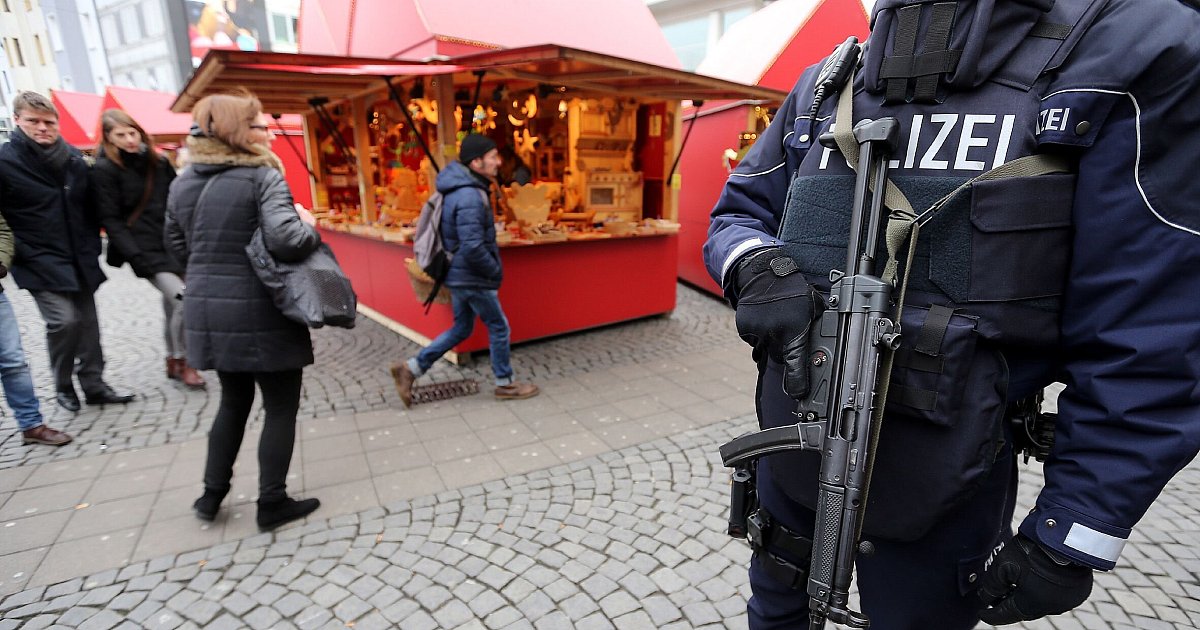 M-gliche-Anschlagsgefahr-Polizei-erh-ht-Schutz-f-r-Weihnachtsm-rkte-in-OWL