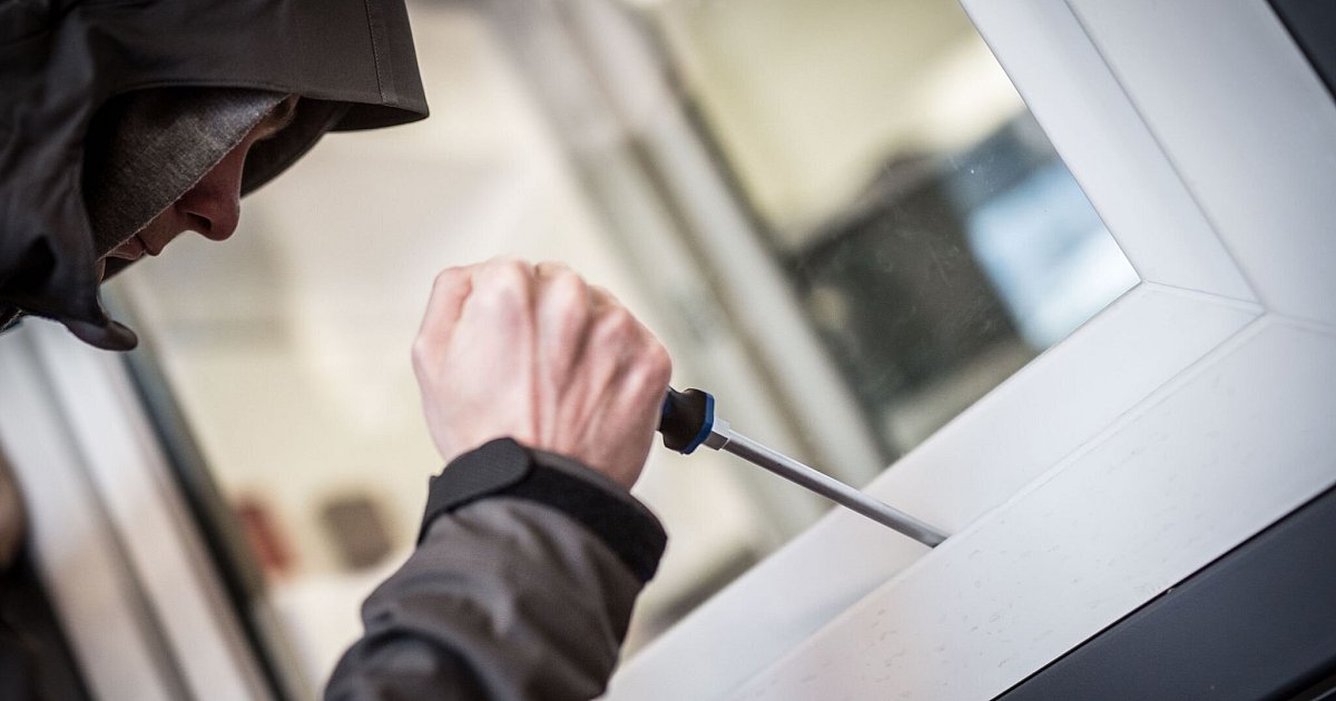 Lost-Place-gepl-ndert-Duo-vertickt-Einrichtung-aus-leerem-Haus-in-Bad-Oeynhausen