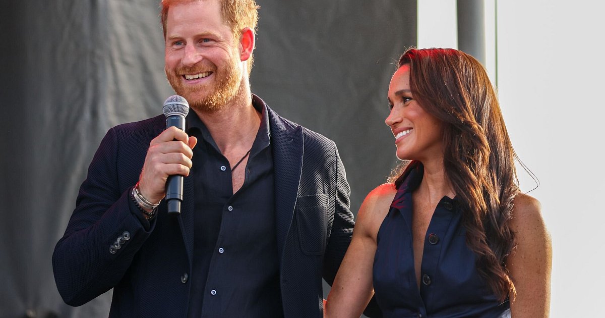 Harry-Meghan-und-ihre-Kinder-helfen-in-Gemeinschaftsk-che