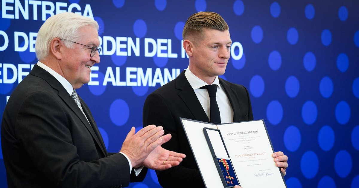 Ex-Nationalspieler-Kroos-mit-Bundesverdienstkreuz-geehrt