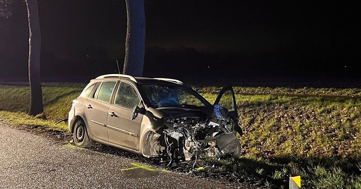 Unfall-im-Kreis-G-tersloh-22-J-hriger-kollidiert-mit-einem-Baum-und-wird-verletzt
