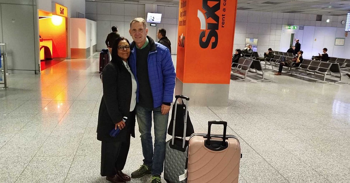 Happy-End-nach-Liebesdrama-im-Kreis-G-tersloh-Gro-es-Wiedersehen-am-Flughafen