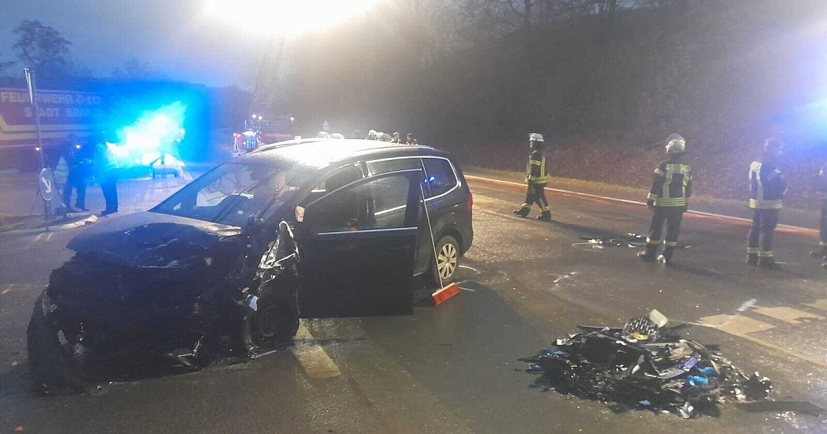 Autofahrer-wird-bei-Unfall-auf-der-B252-bei-Brakel-schwer-verletzt