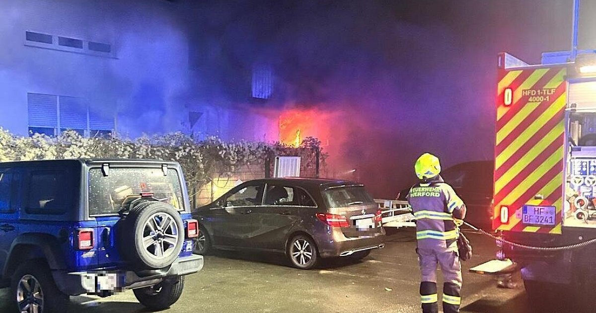 Mitten-in-der-Nacht-Wohnhausbrand-in-Herford