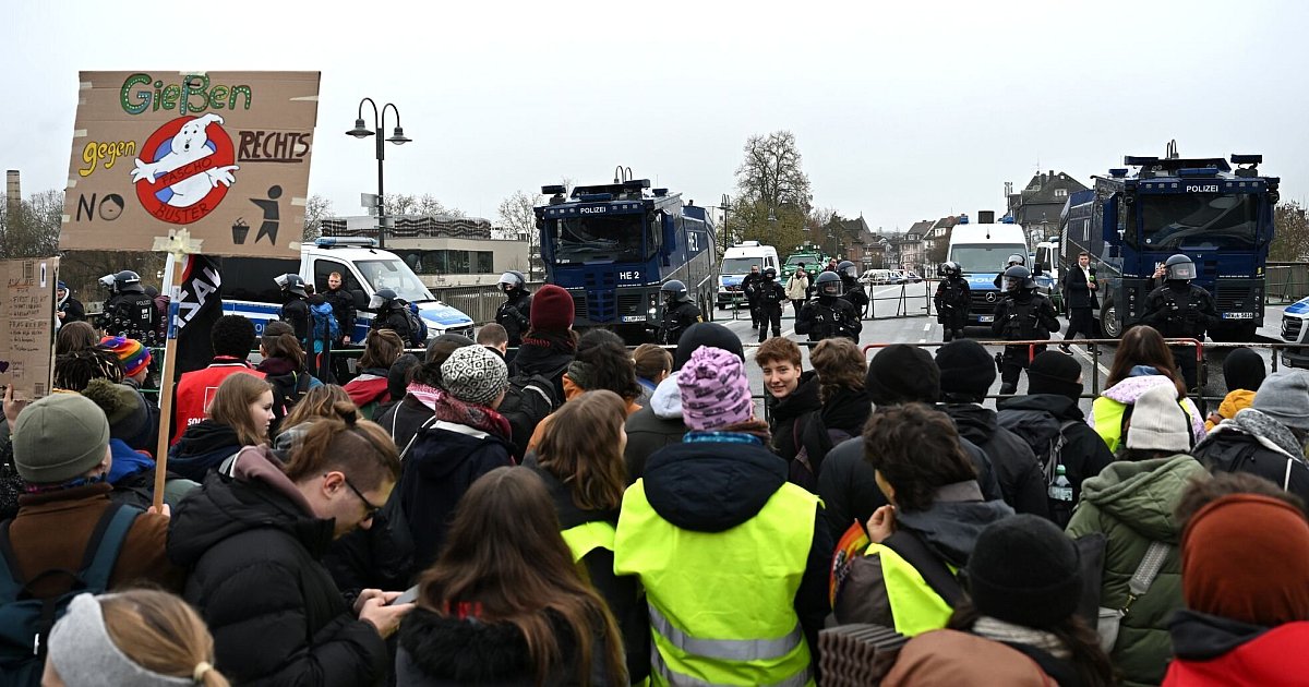Verletzte-bei-Protesten-gegen-AfD-Jugendversammlung
