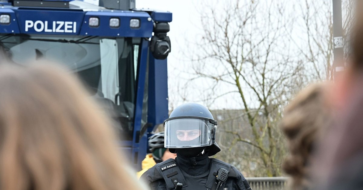 Massenprotest-gegen-AfD-Jugend-in-Gie-en