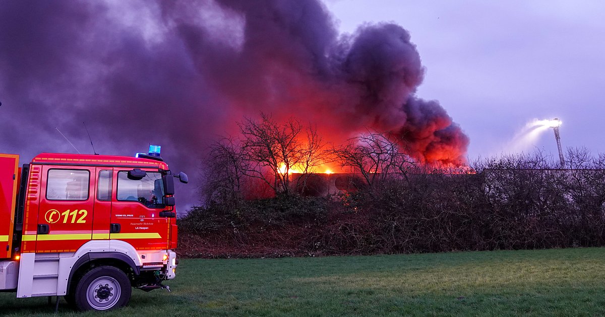 Gro-brand-in-Bielefeld-Rauchs-ule-war-kilometerweit-zu-sehen