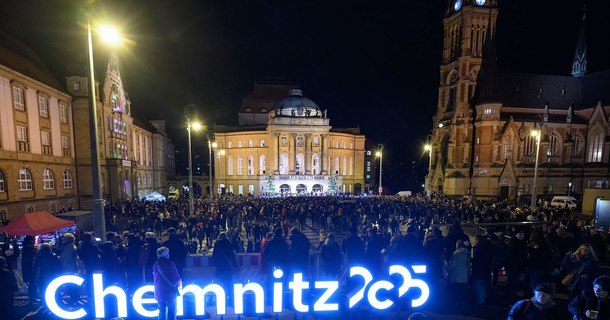 Kulturhauptstadt-a-D-Rave-und-Bergparade-zum-Finale