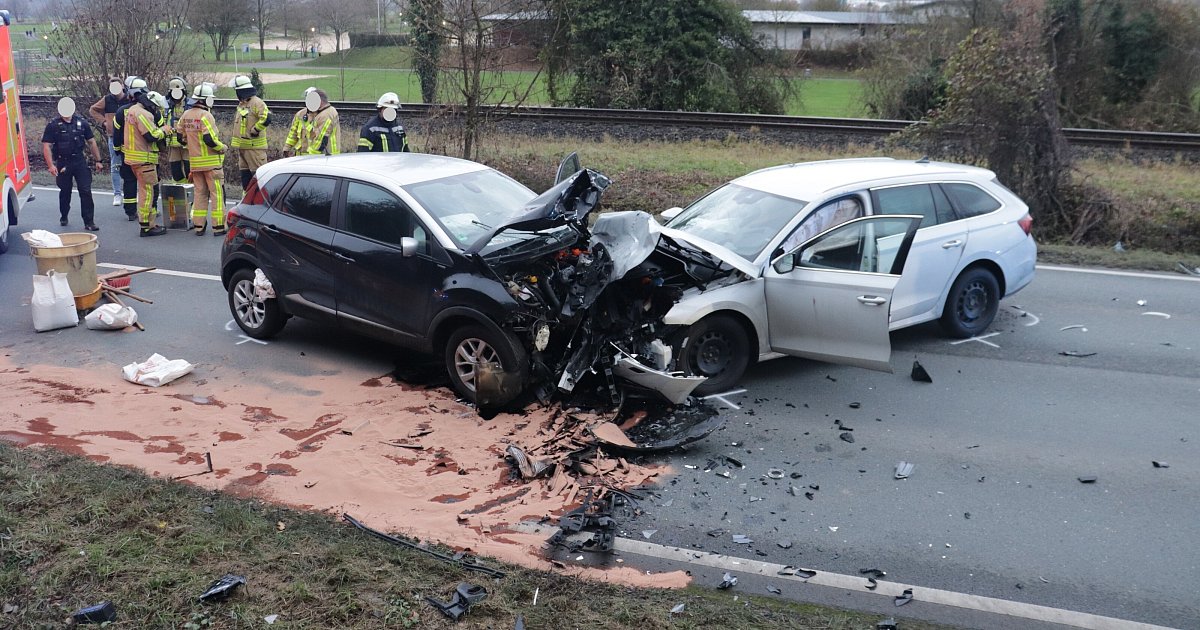 Sieben-Verletzte-Mehrere-schwere-Unf-lle-auf-den-Stra-en-im-Kreis-H-xter