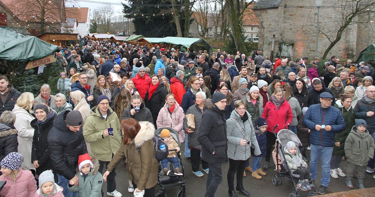 Adventsmarkt-im-Lichtenauer-Dorf-hat-Kultcharakter