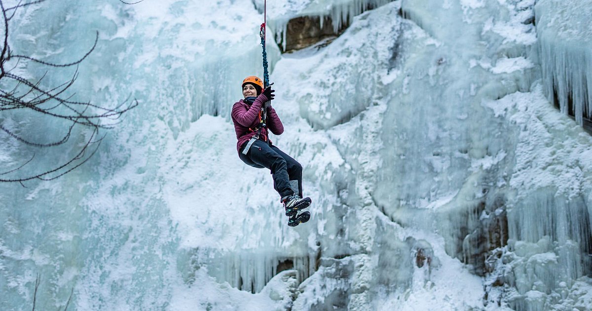 Adrenalin-Tour-im-verschneiten-Wallis-Canyoning-im-Winter
