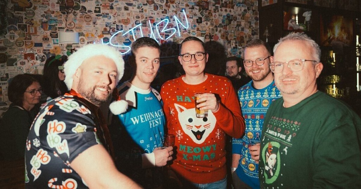 Bunt-schrill-kitschig-H-xter-sucht-den-h-sslichsten-Weihnachtpullover