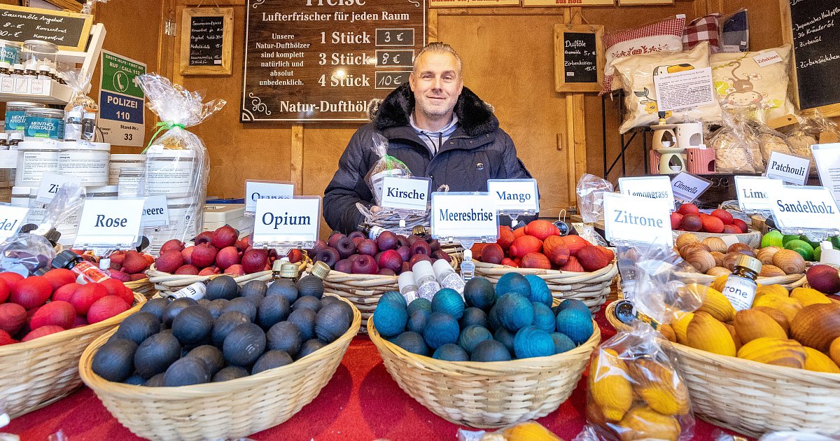Paderborner-Weihnachtsmarkt-sorgt-f-r-belebte-City-mit-Hunderttausenden-Besuchern