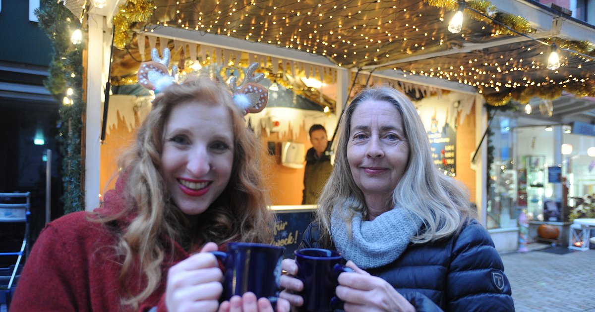 Besuch-auf-dem-L-bbecker-Weihnachtsmarkt-2025-So-viel-kosten-Gl-hwein-Cr-pe-und-Co-