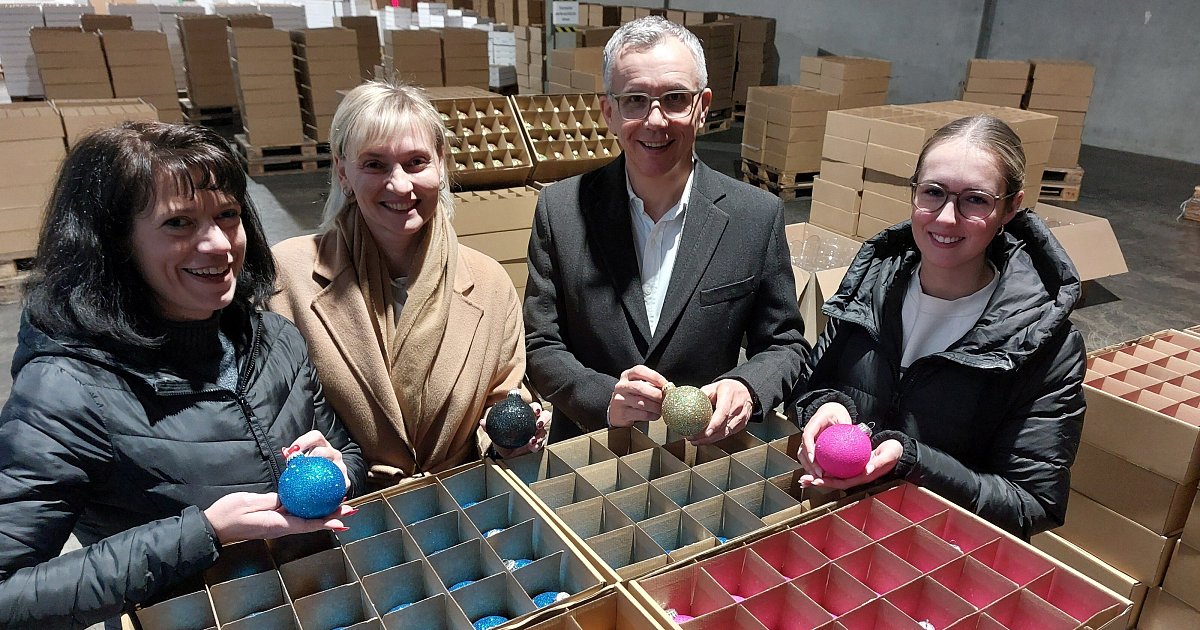 Tradition-trifft-in-Warburg-Innovation-Eine-Million-Christbaumkugeln-f-rs-Weihnachtsfest