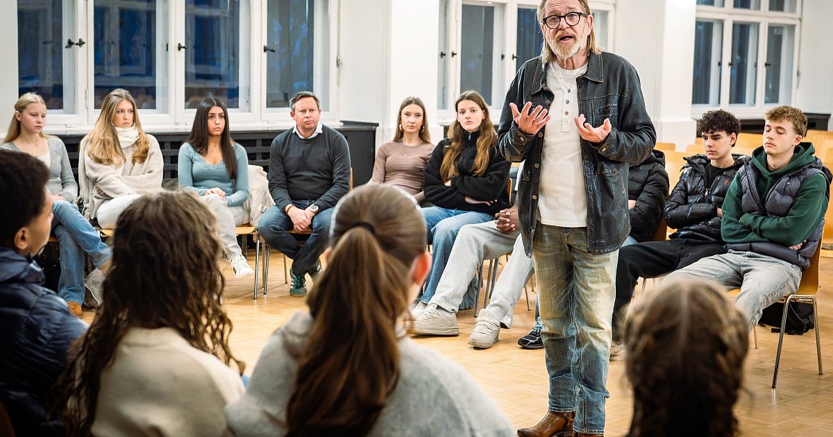 Junge-Bielefelder-diskutieren-ber-den-neuen-Wehrdienst-mit-interessantem-Ergebnis