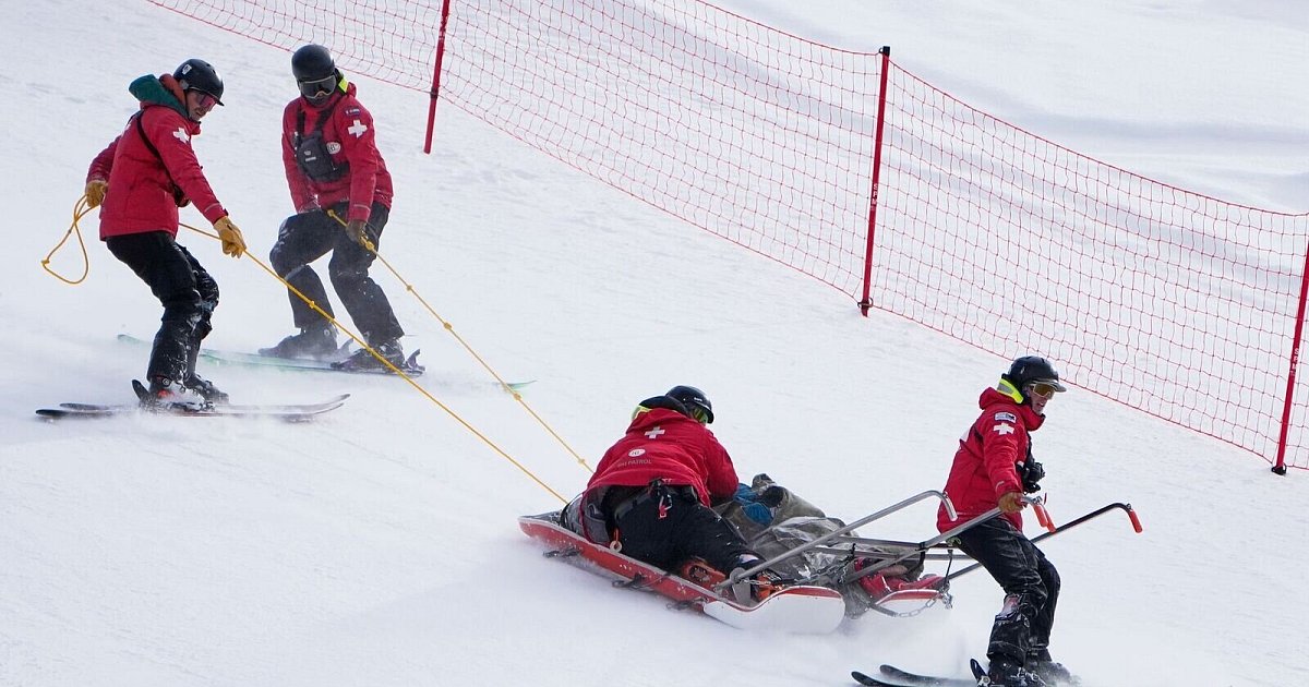 Schwerer-Sturz-bei-Sieg-von-Ski-Star-Odermatt
